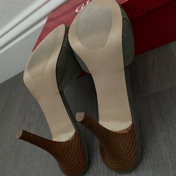 GUESS Dark Green Fabric Mules Sandals Heels Leather Brown Bow Shoes 8 - Picture 5 of 6